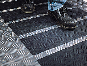 Противоскользящая черная лента формуемая Safety-Walk™ Conformable 3M 7000033435 в компании ШефСтор