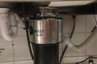 Установка 2 КОММЕРЧЕСКИЙ ИЗМЕЛЬЧИТЕЛЬ ПИЩЕВЫХ ОТХОДОВ INSINKERATOR LC-50-13 в Шефстор (www.chefstore.ru