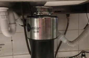 Установка 2 КОММЕРЧЕСКИЙ ИЗМЕЛЬЧИТЕЛЬ ПИЩЕВЫХ ОТХОДОВ INSINKERATOR LC-50-13 в Шефстор (www.chefstore.ru